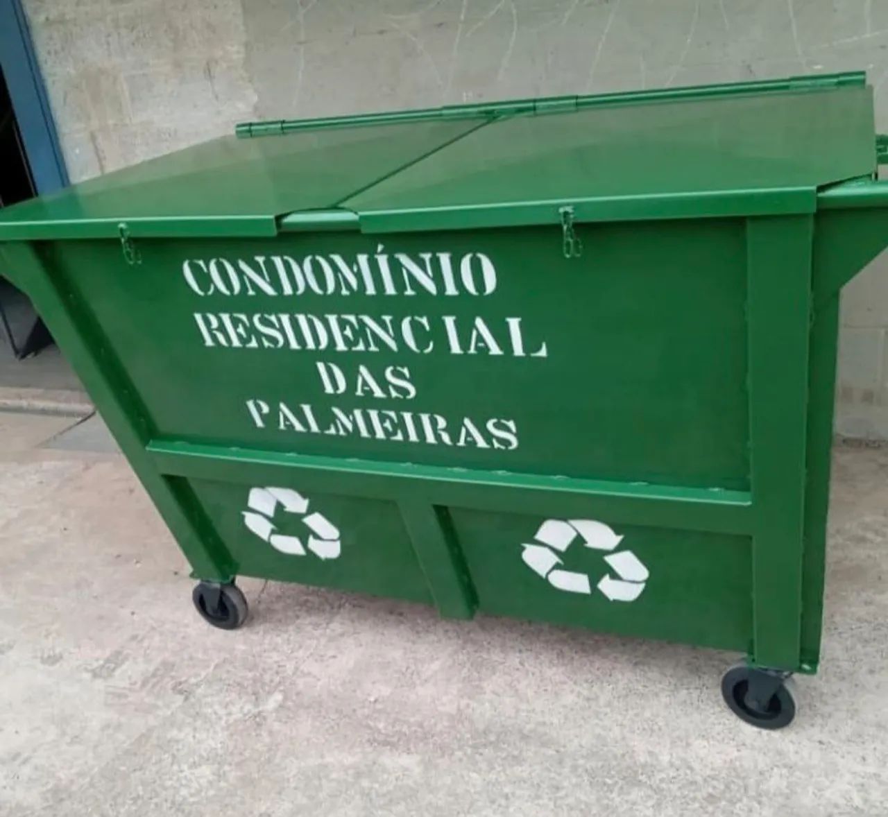 Lixeira contener basculante capacidade 1200lt  - Foto 2