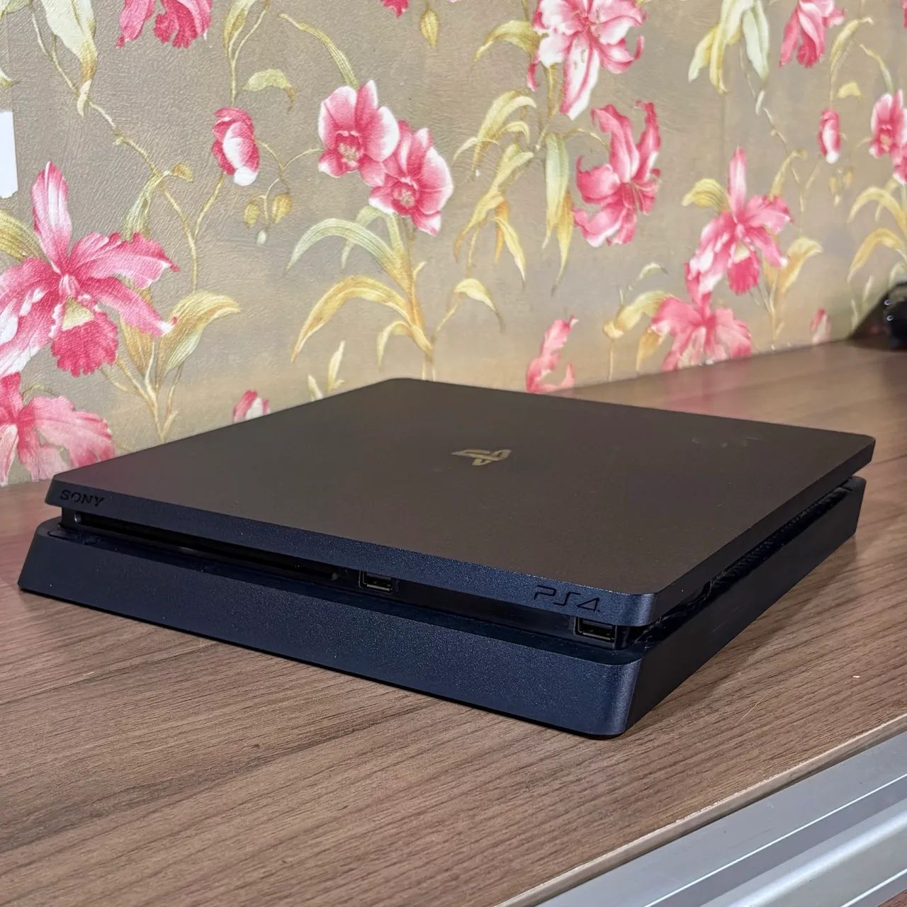 PS4 Slim 1TB  Excelente Estado - Foto 2