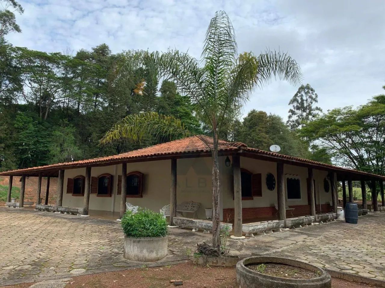 Sítio à venda, 242000 m² - Sarapuí/SP.