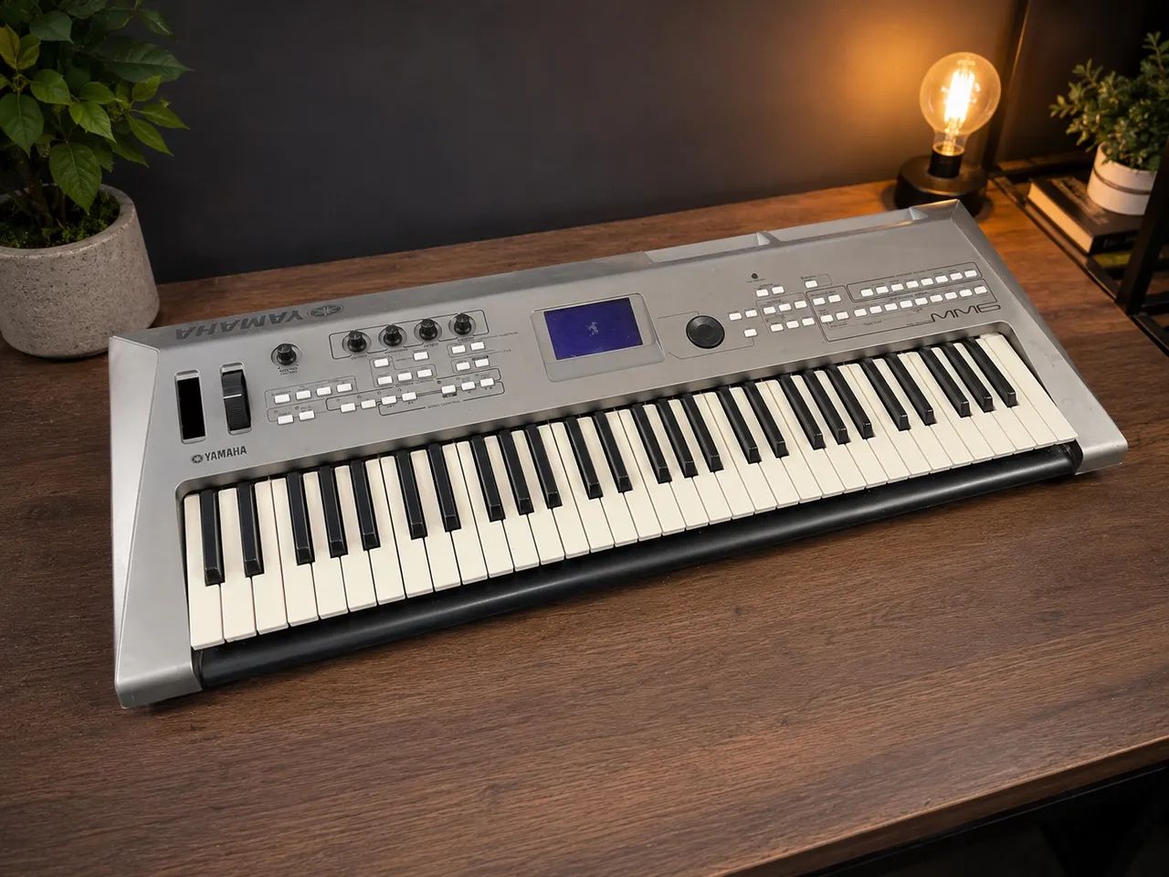 Teclado YAMAHA mm6