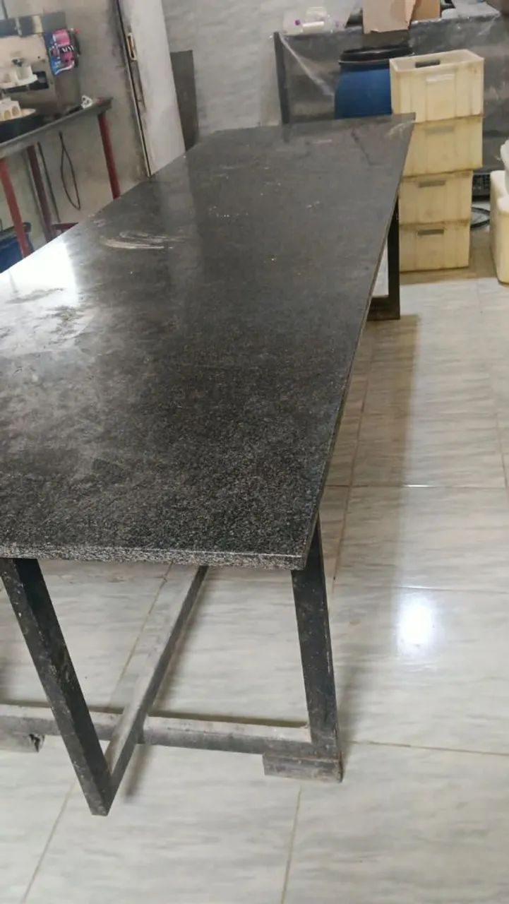 MESA INDUSTRIAL COM TAMPO MÁRMORE 
