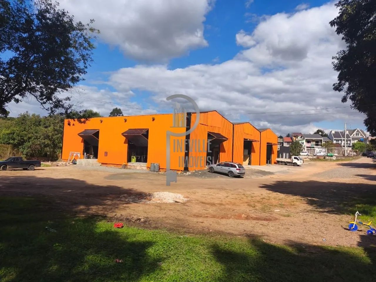 Área Comercial e Industrial com 12.323 m² e 2 Barracões no Bairro Umbará