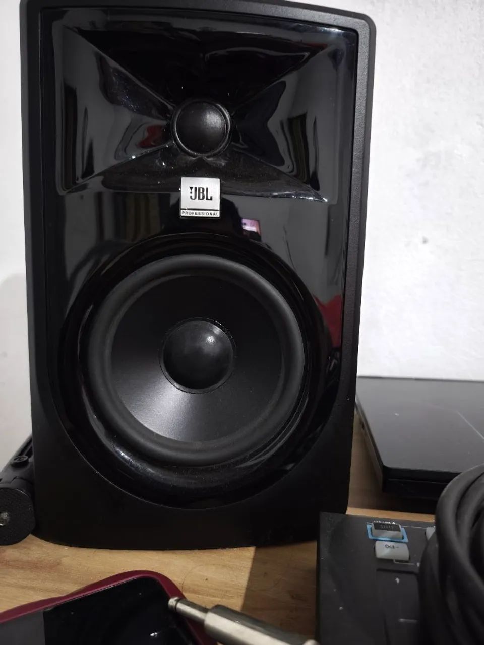 Monitor de studio jbl 305 mk ii  - Foto 2