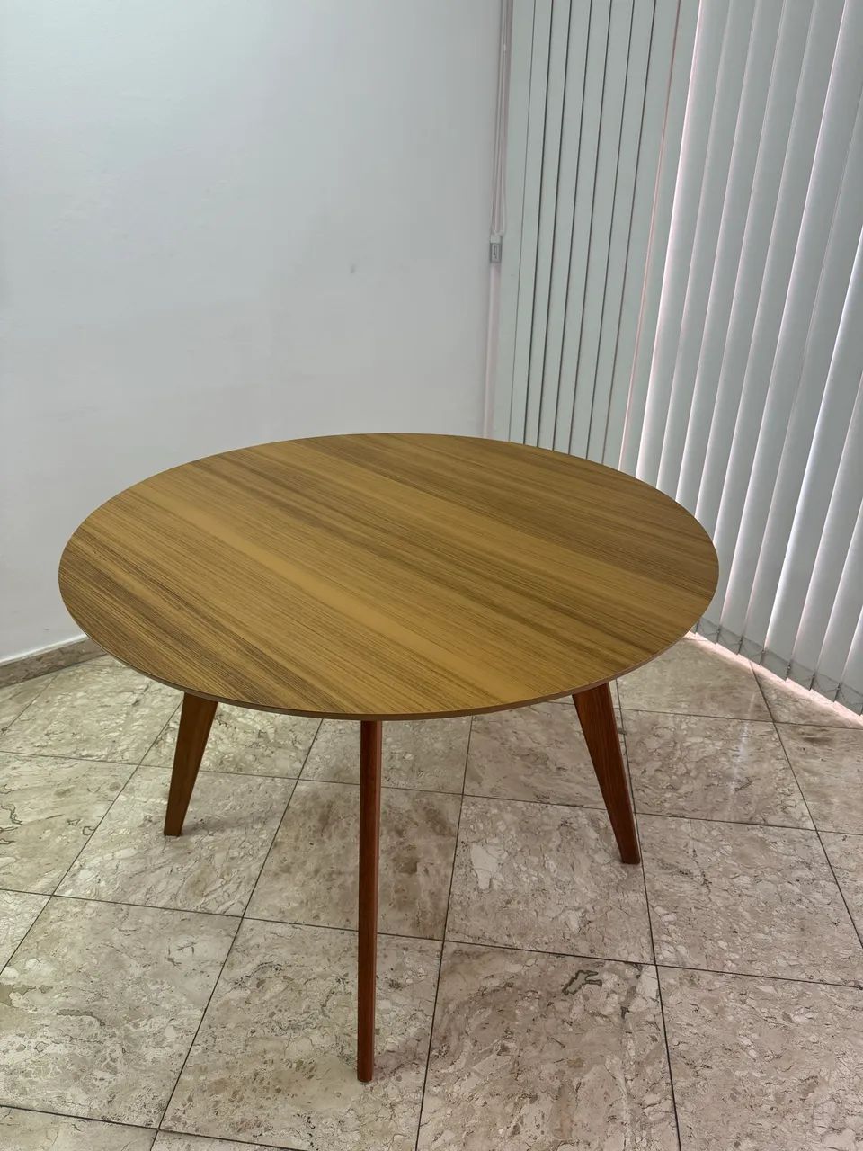 Mesa de jantar redonda 