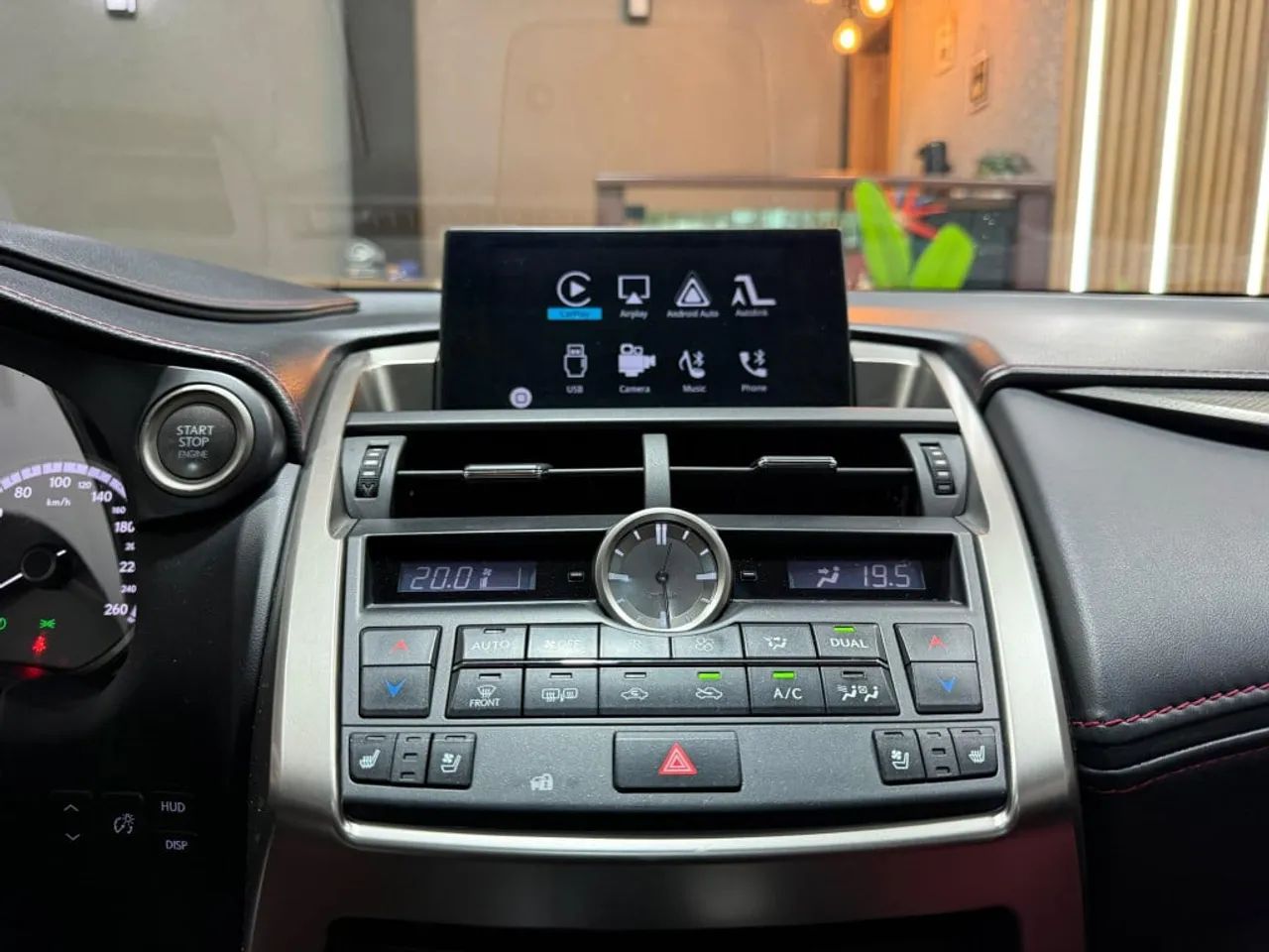 Lexus NX-200t F-sport 2.0 16V 238cv Aut., foto 17 de 20