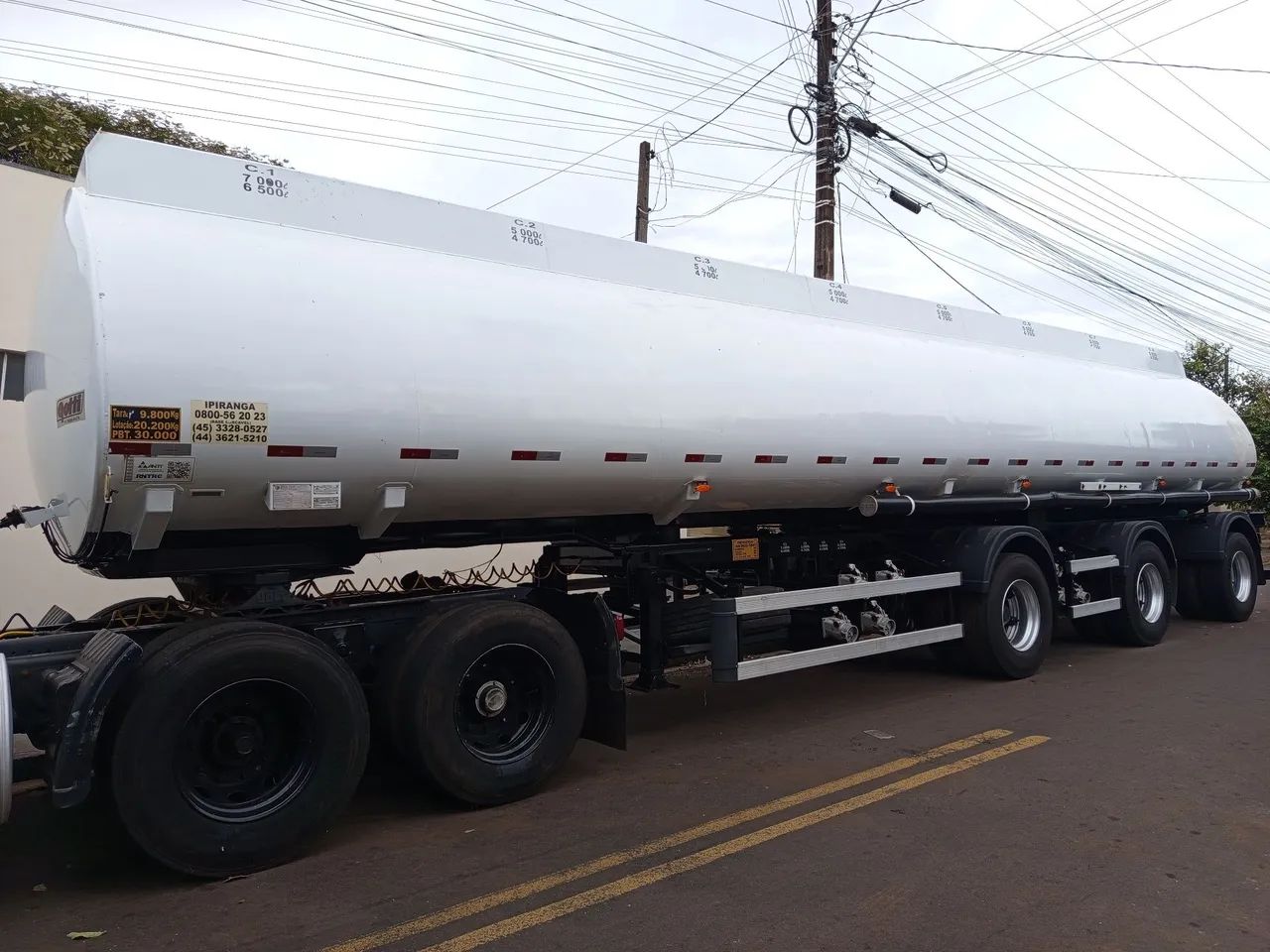 CARRETA TANQUE DE COMBUSTÍVEL 42.000L COM 8 COMPARTIMENTOS 