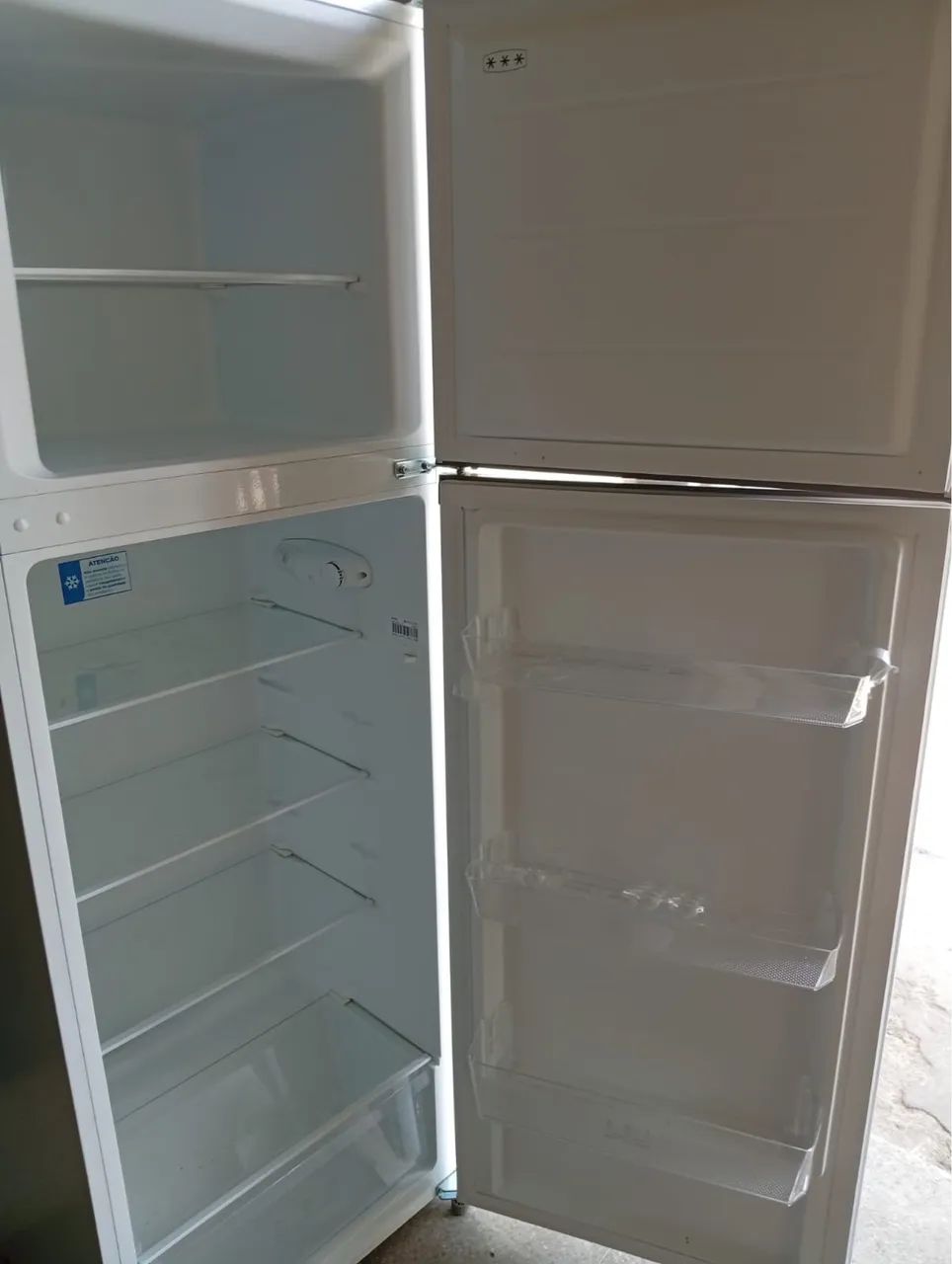 Geladeira Midea semi nova 02 portas - Foto 5