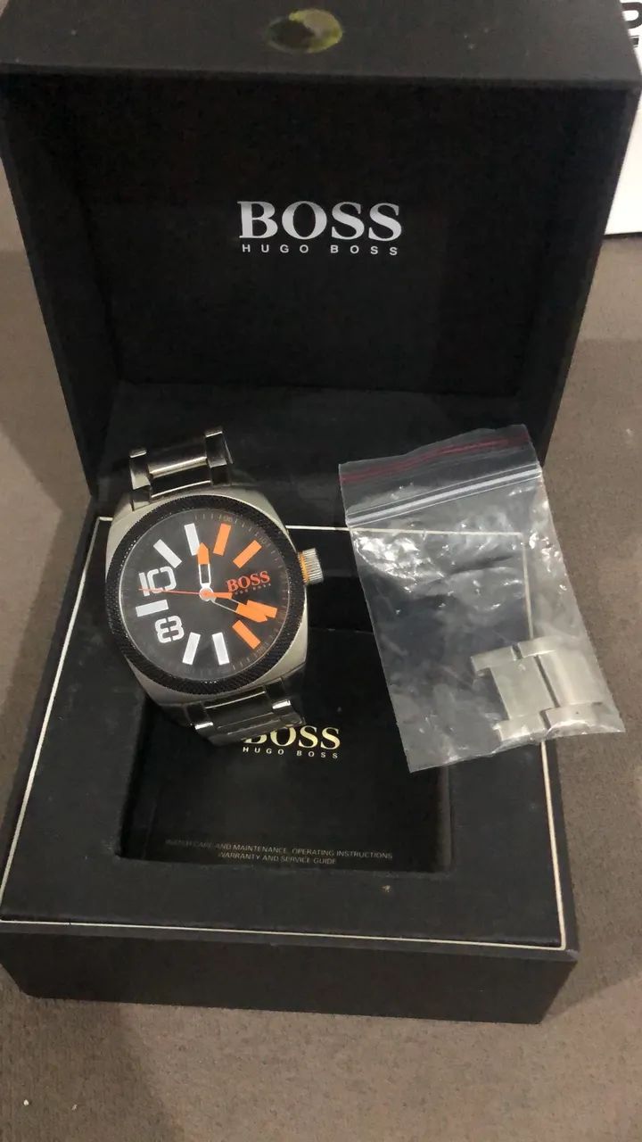 Relógio Boss a prova d água  original é novo 