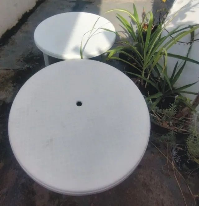 MESAS E CADEIRAS PLÁSTICO