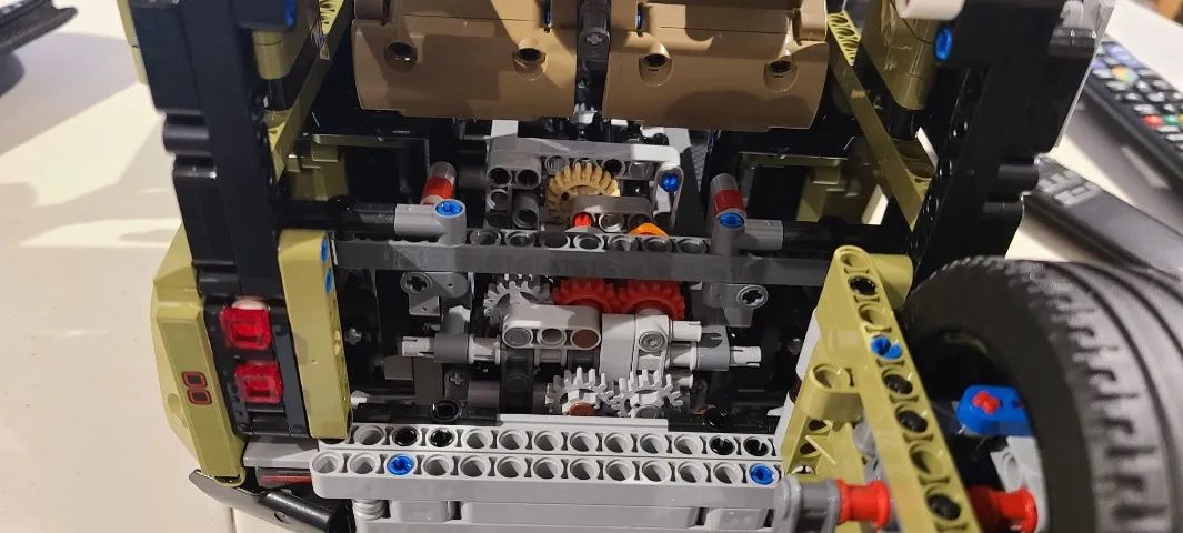 LEGO 42110 - Land Rover Defender com 2.573 pç - Foto 3