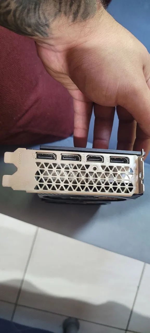 Placa de video RX 6600m ( com defeito ) - Foto 3