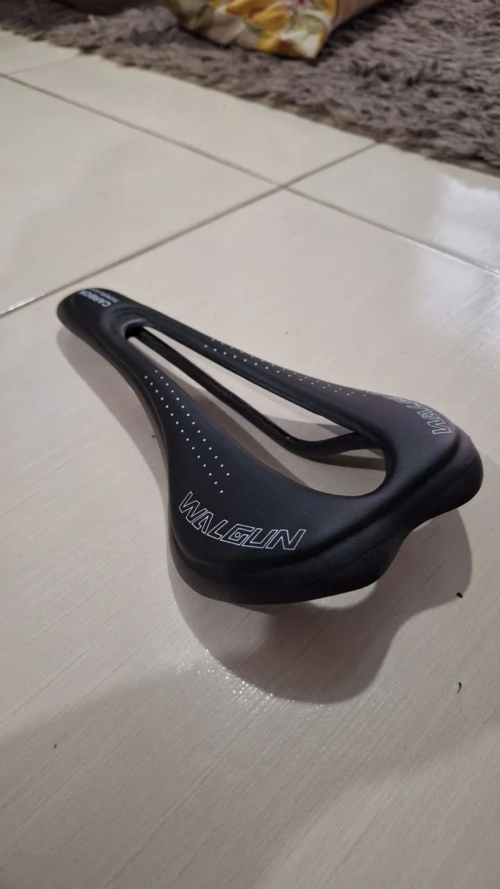 Selim superflow em carbono.  Trilho em carbono 120g - Foto 2