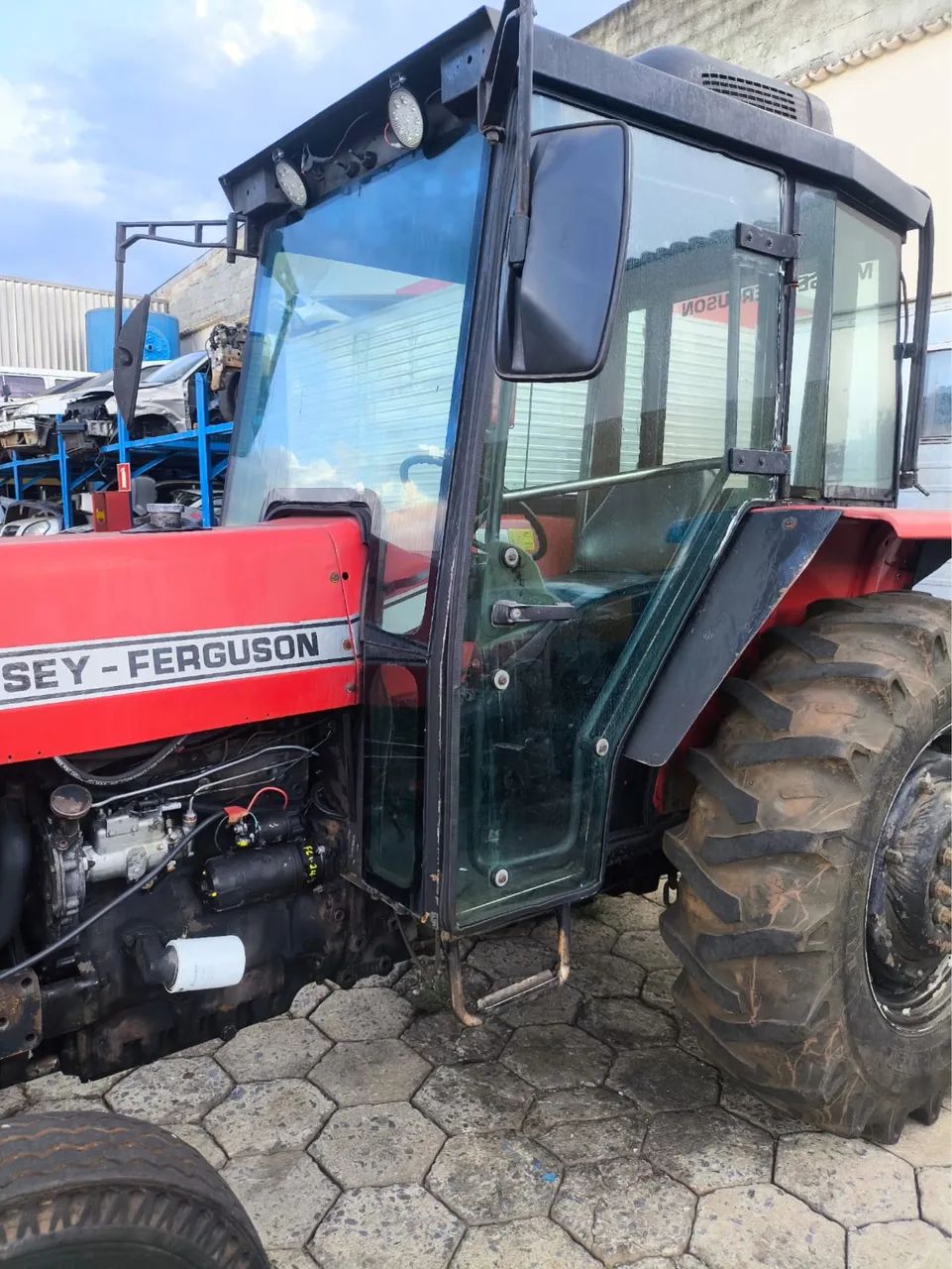Trator Massey Ferguson 265 cabinado 