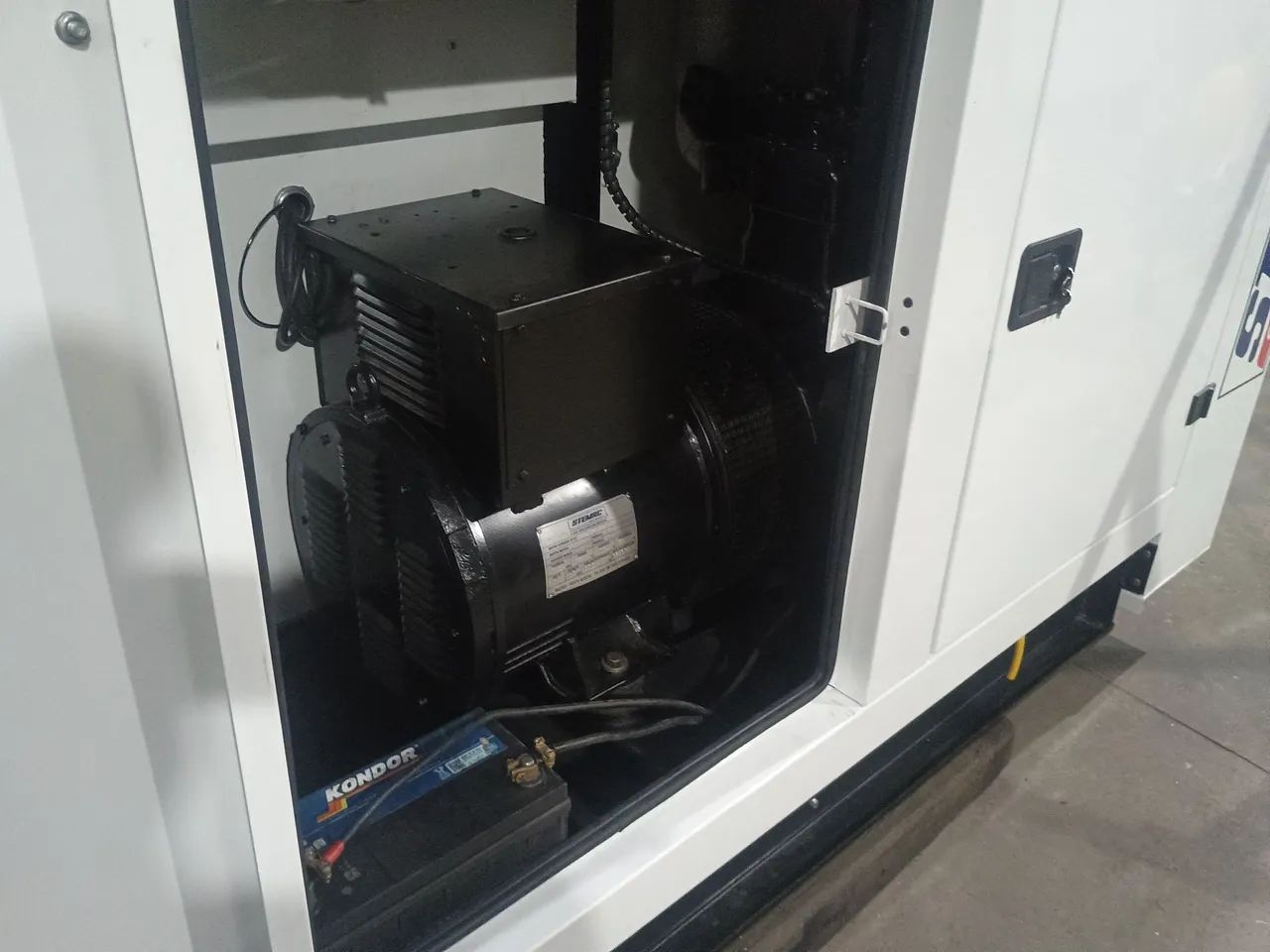 Vendo Gerador 45 kVA MWM 3 cilindros  - Foto 2