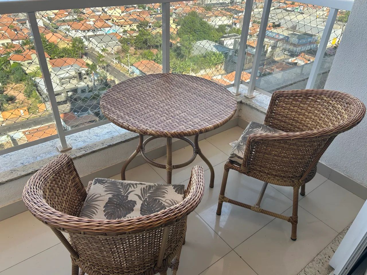 Mesa de vime com 2 cadeiras - Foto 3