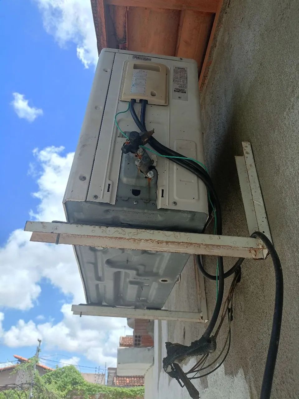 Condesadora de 18 mil BTUs 