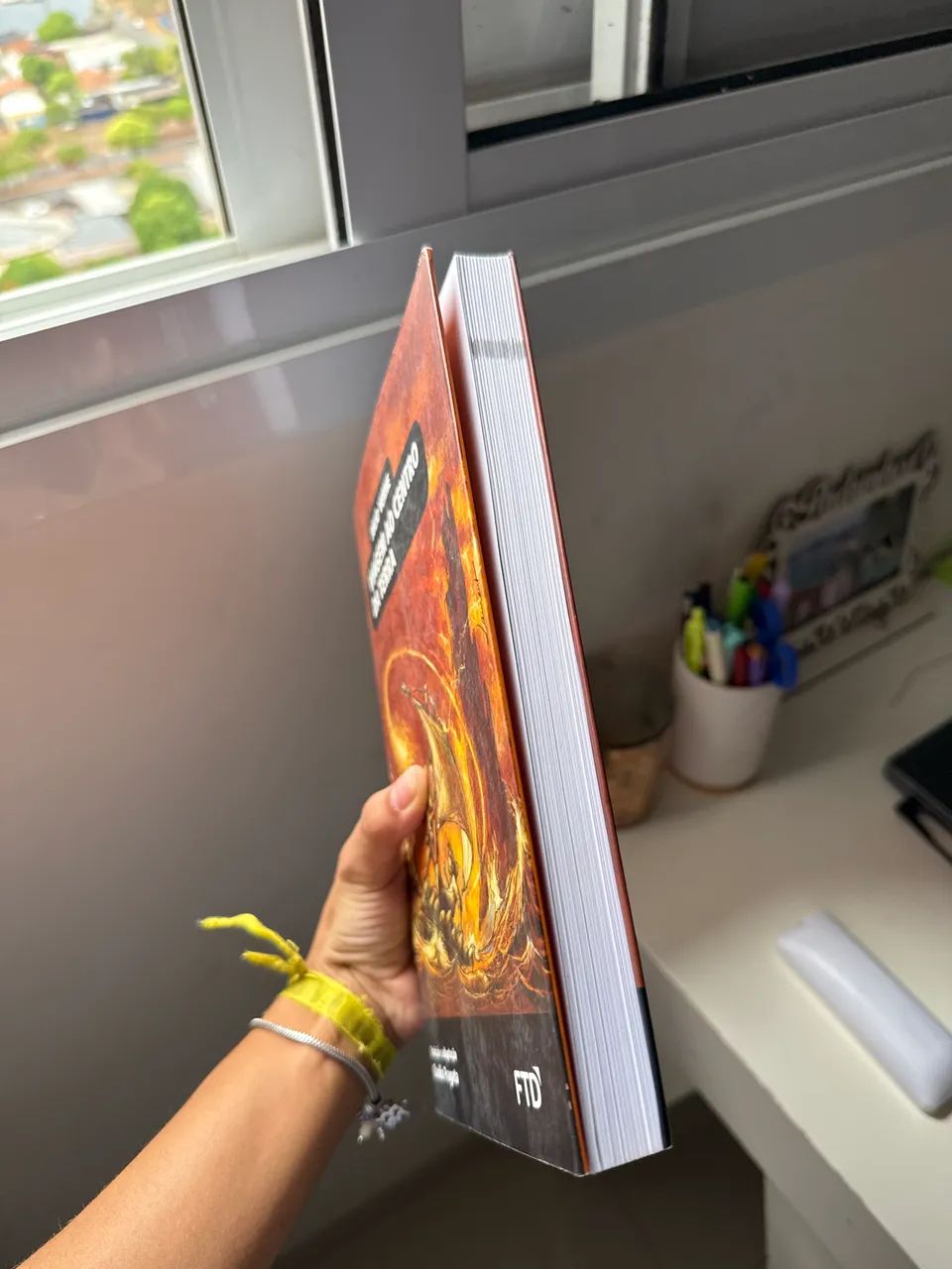 Livro paradidático Viagem ao centro da terra - Foto 2