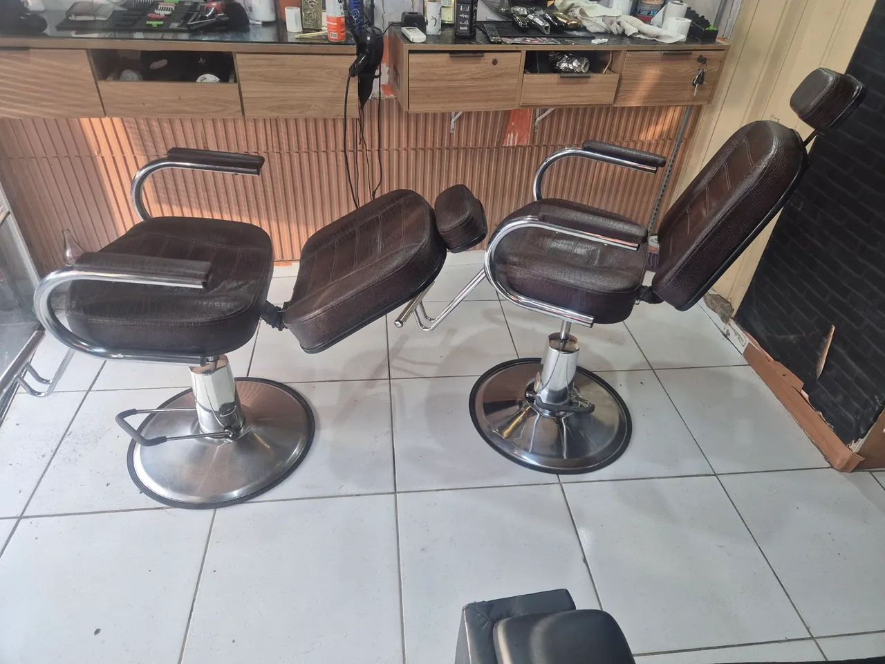 Cadeiras barbearia  ,semi novas 