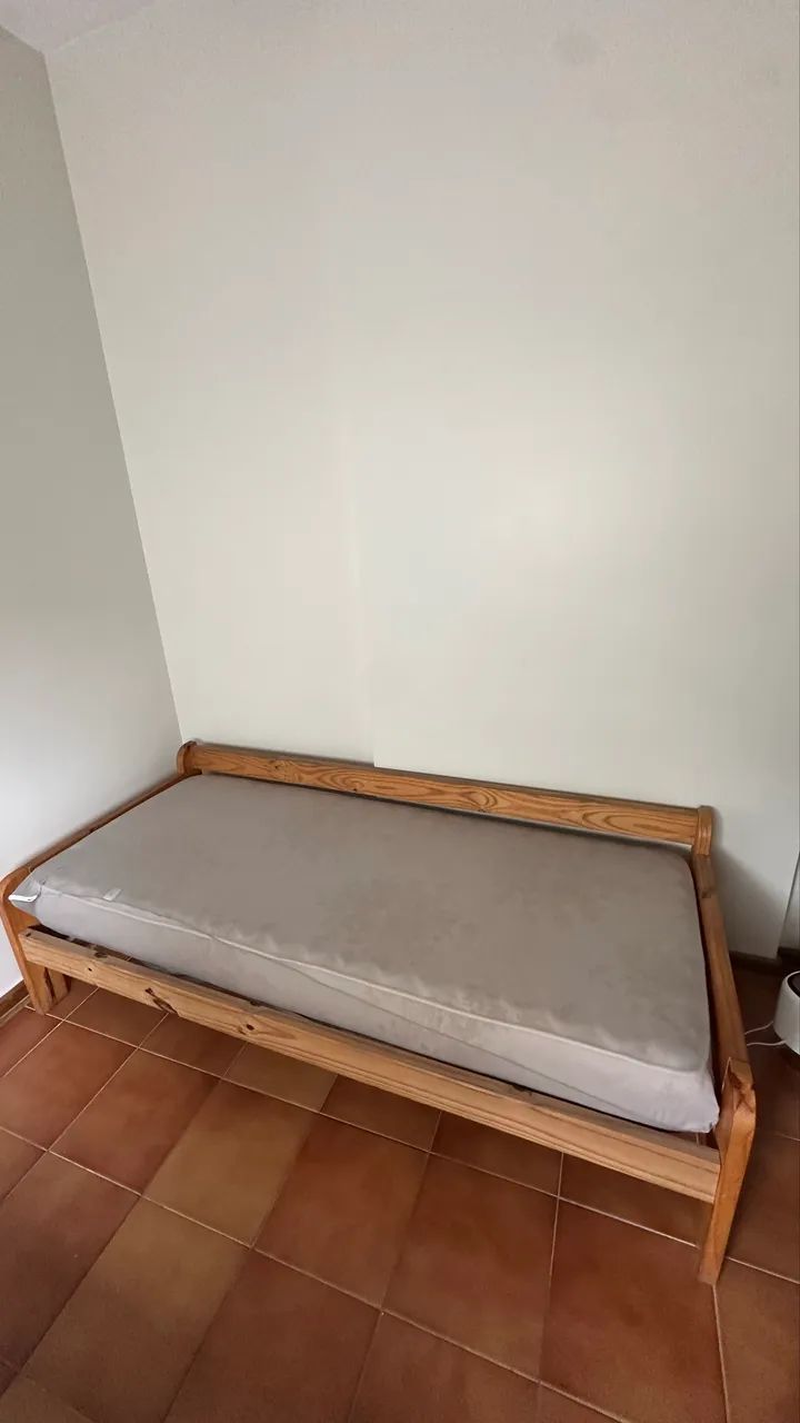 Cama de solteiro c/ colchão 