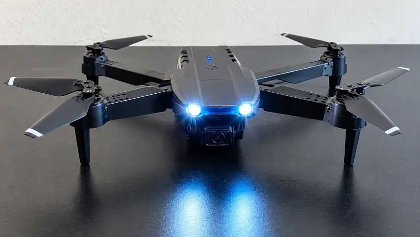 Drone DLI E99 Dobrável com Câmera, Controle e Maleta - Foto 4