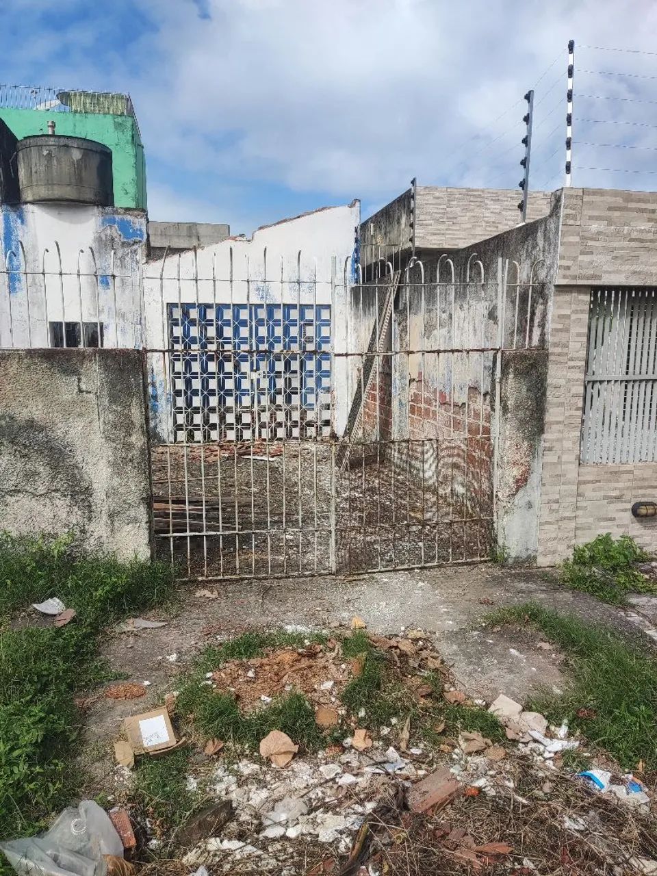 Grades e portões e aranhas
