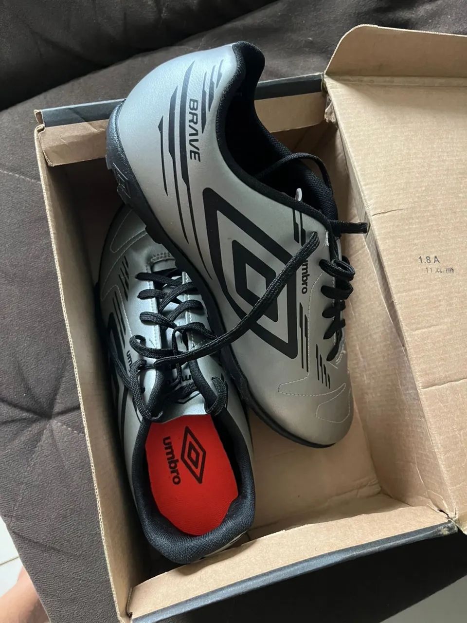 Chuteira Umbro nova 