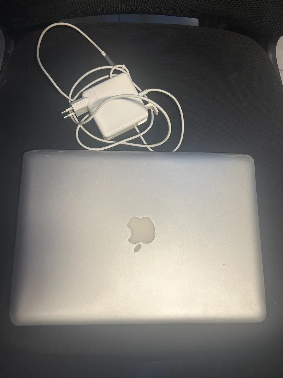 MacBook + carregador 