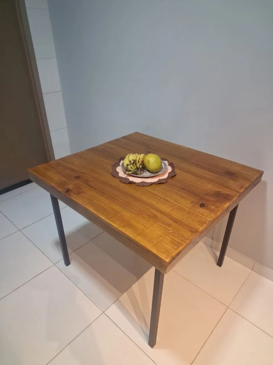 Mesa em Madeira - SEM AS CADEIRAS - Foto 5