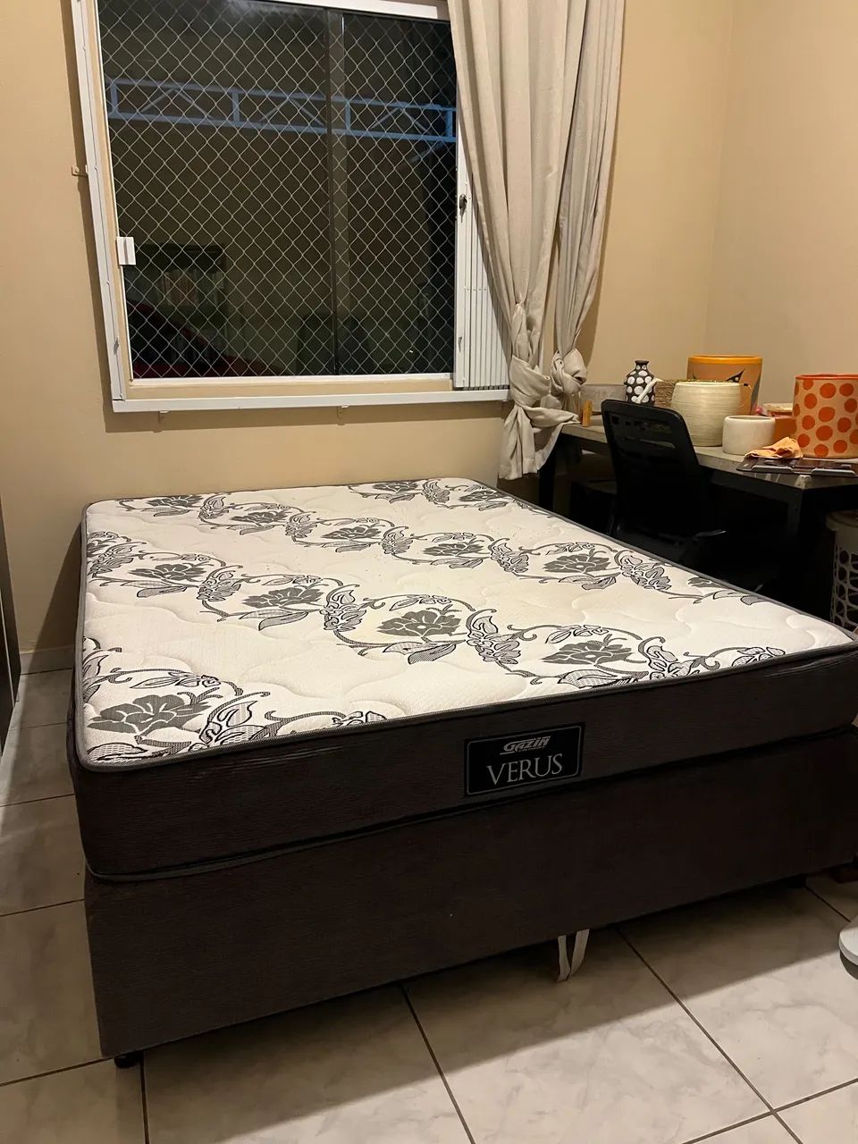 Cama casal box - ótimo estado 