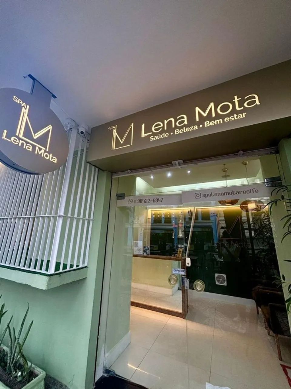 Vaga para manicure e nails design