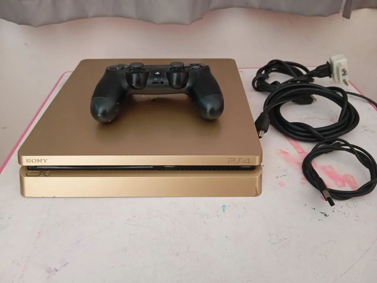 Ps4 Gold 1 tera . Aceito trocas principalmente de notebooks  - Foto 2
