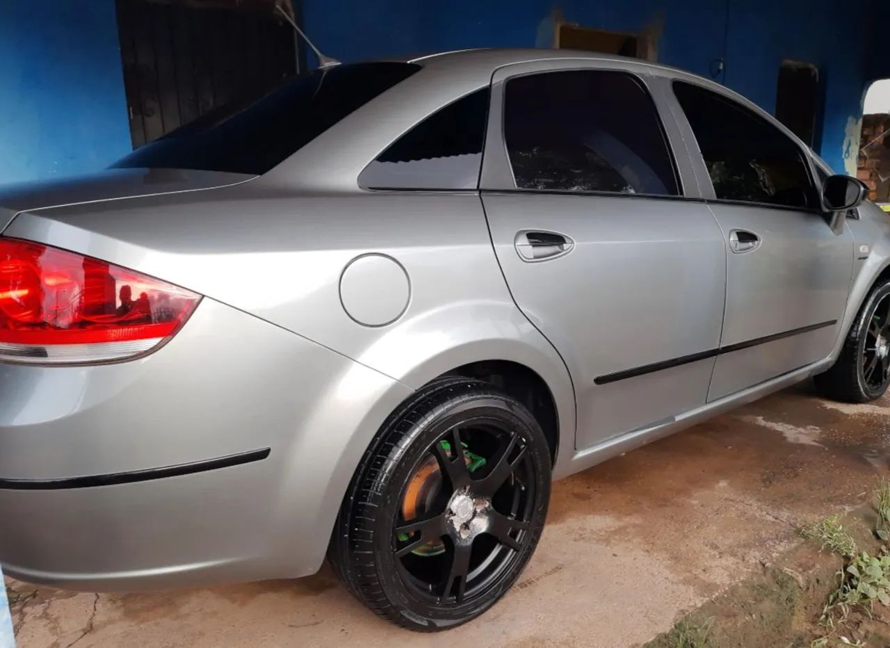Fiat Linea Absolute 1.9/1.8 Flex Dualogic 4P 2010 - Foto 2