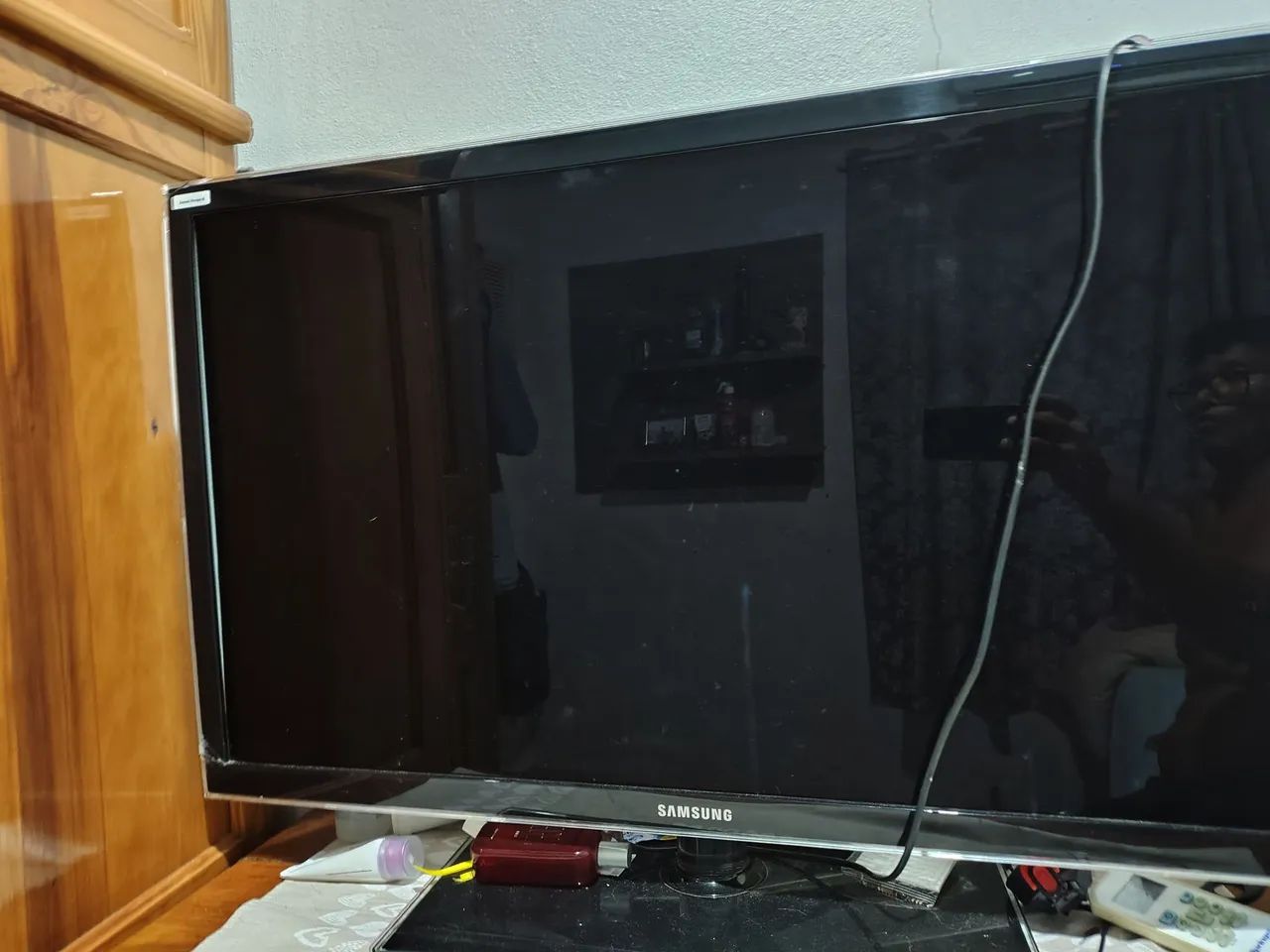 Smartv Samsung com algumas marcas de uso observação áudio está baixo ,mesmo no volume max