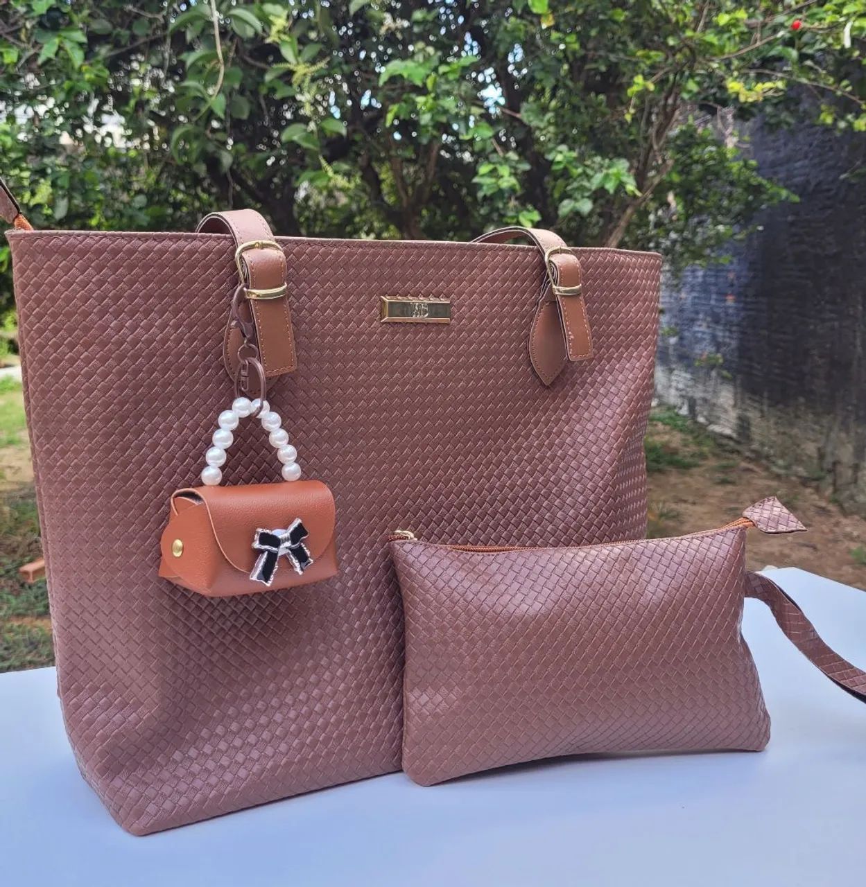 Bolsa feminina grande de lado