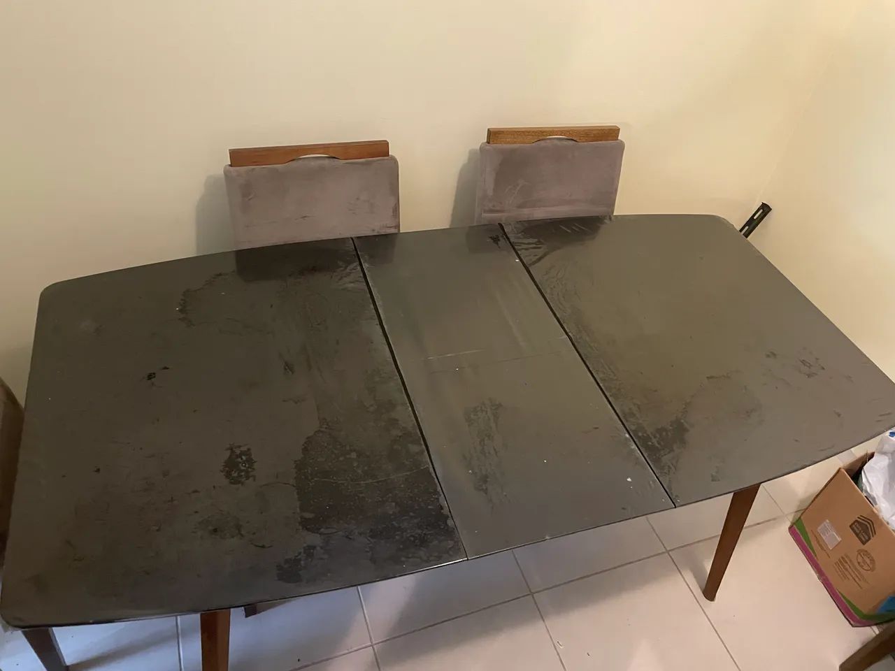 Conjunto mesa e 6 cadeiras em madeira maciça  - Foto 3