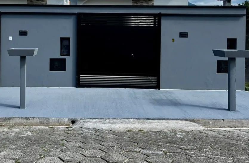 CASA NA PARTE ALTA R$ 180.000