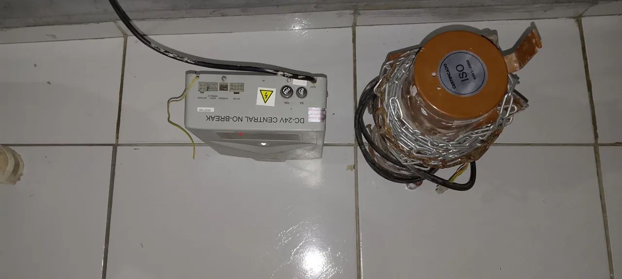 Central no -break e motor para portas automáticas de enrolar  - Foto 3