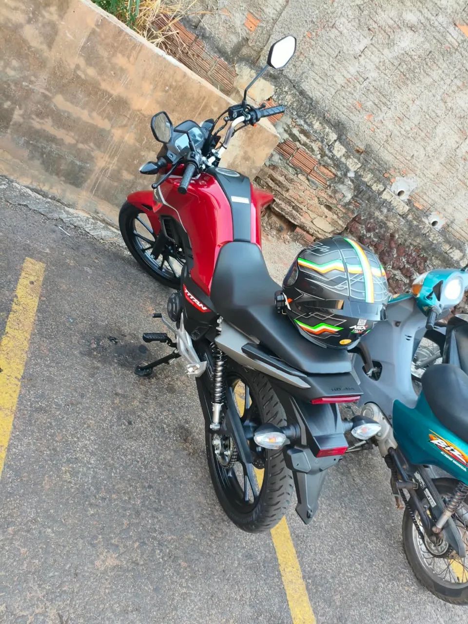 VENDO TITAN 160 BAIXO KM NOVA