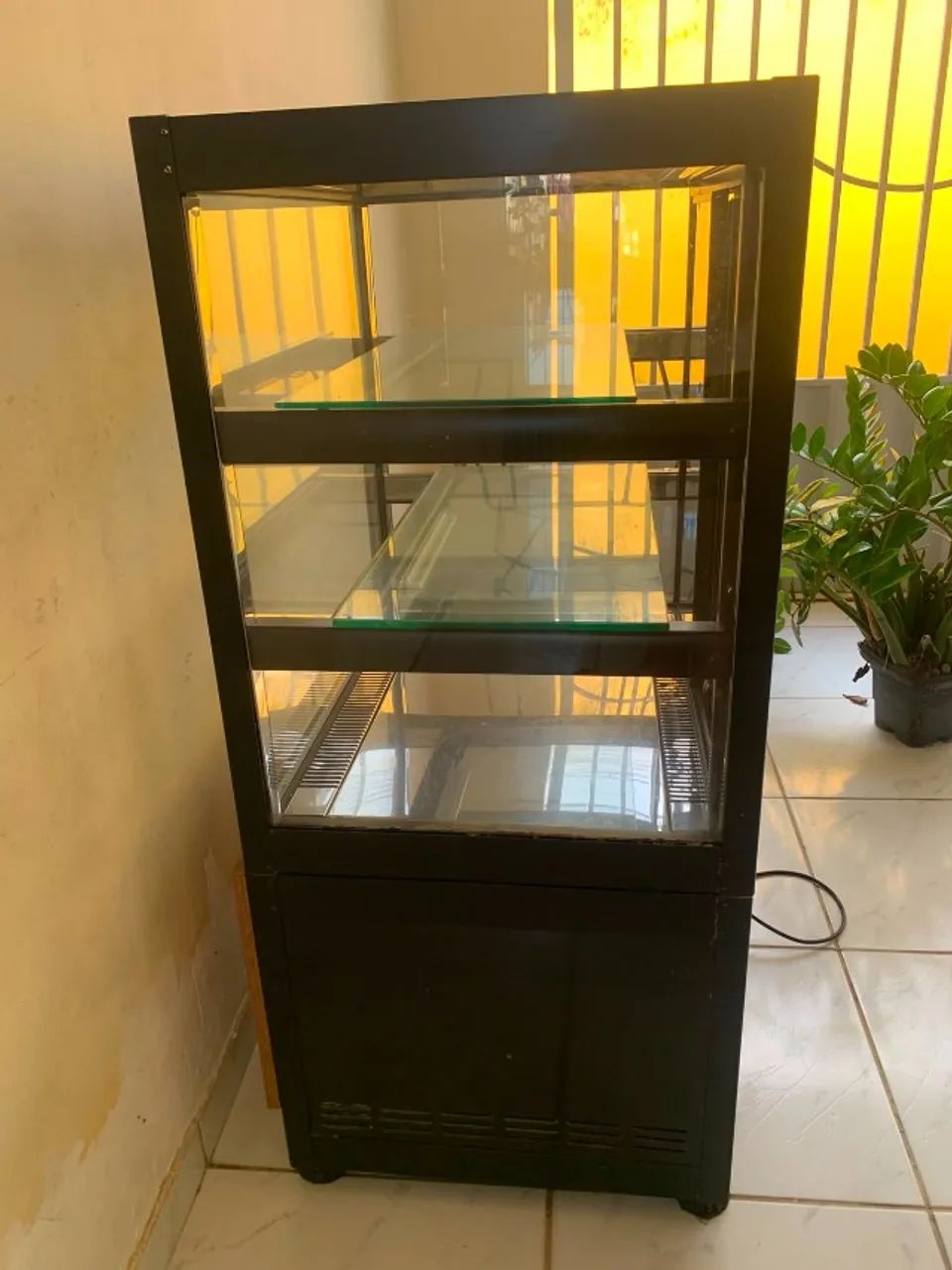 Vitrine Expositora Refrigerada Ômega - Perfeita para Comércio - Foto 2