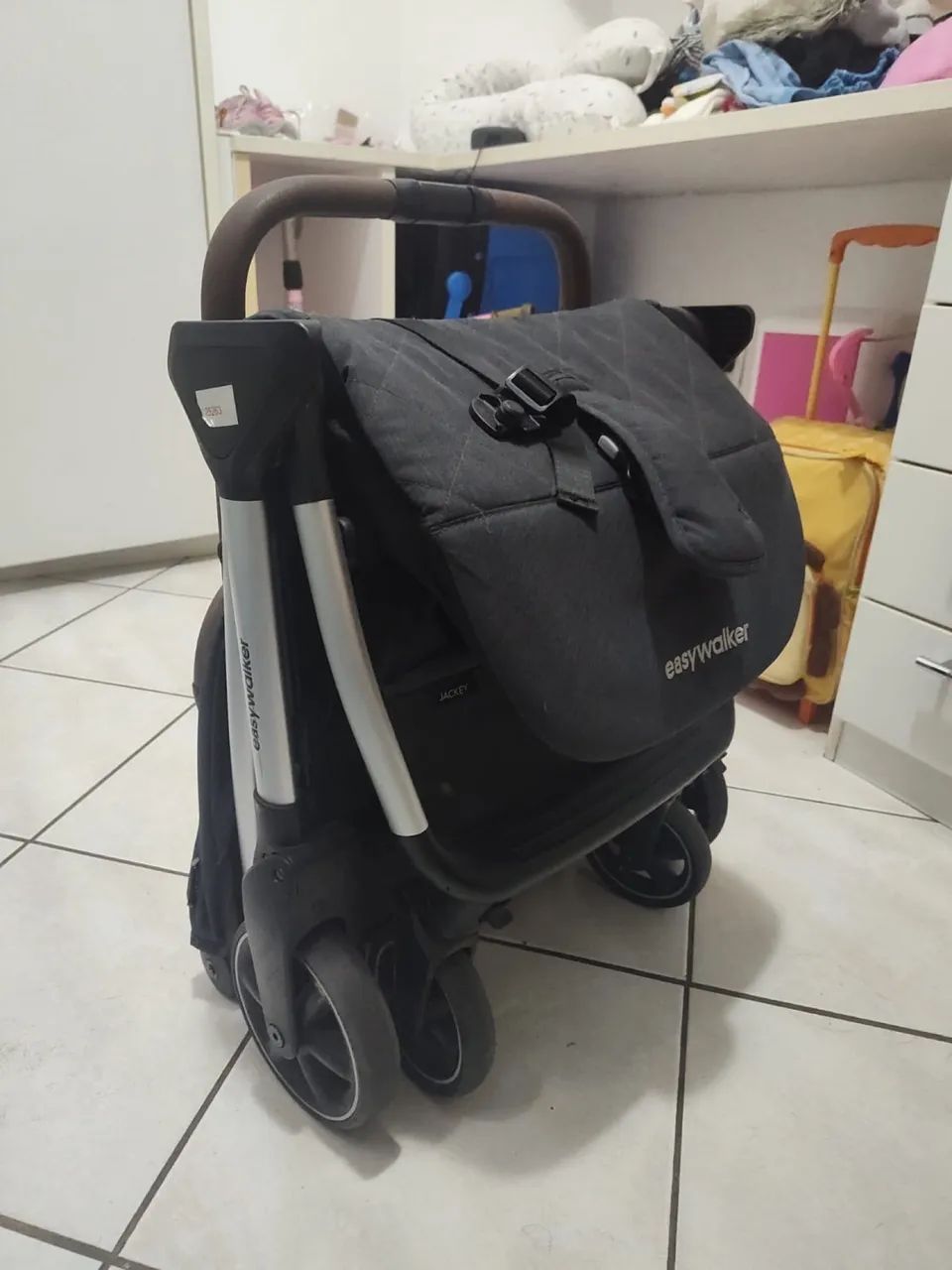 Carrinho de Bebe dobrável compacto e leve - Foto 4