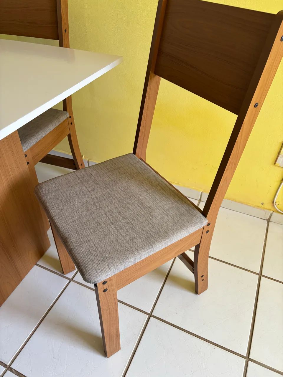 Mesa com quatro cadeiras  - Foto 5