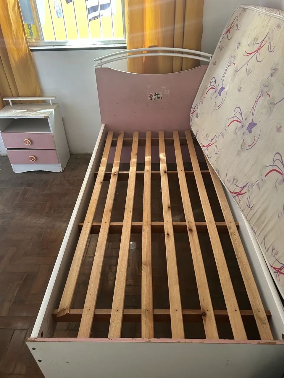 Cama solteiro rosa com colchão  - Foto 3