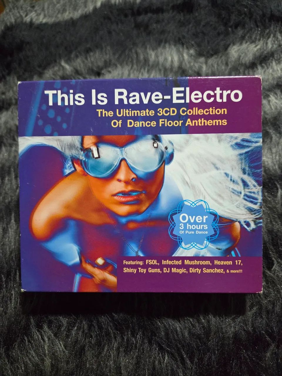 CD THIS IS RAVE - ELECTRO , 3 CDs , INGLÊS  , NOVÍSSIMO  ! - Foto 2