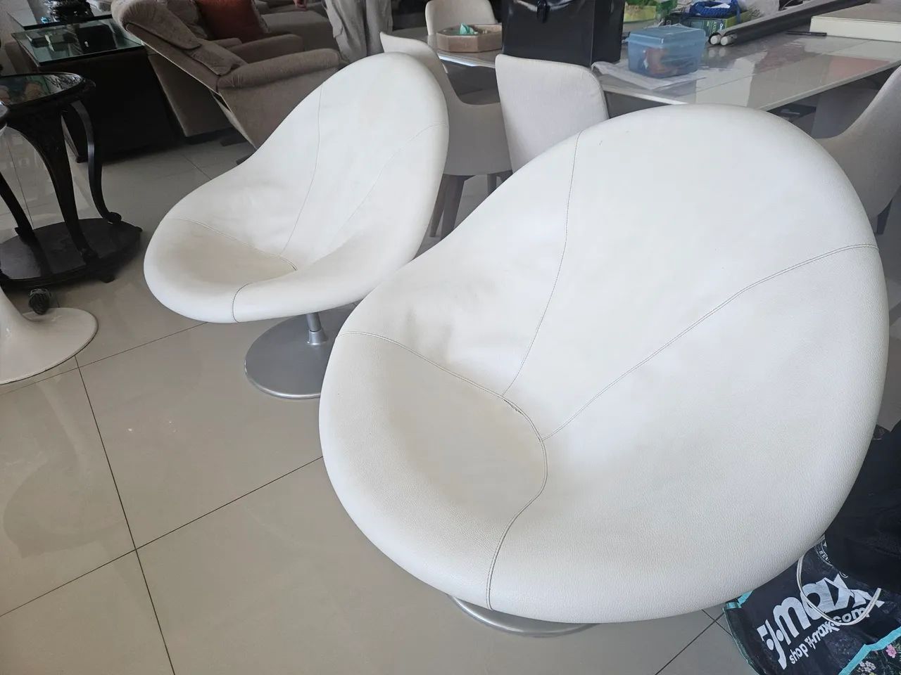 2 Poltronas de couro brancas - Foto 2