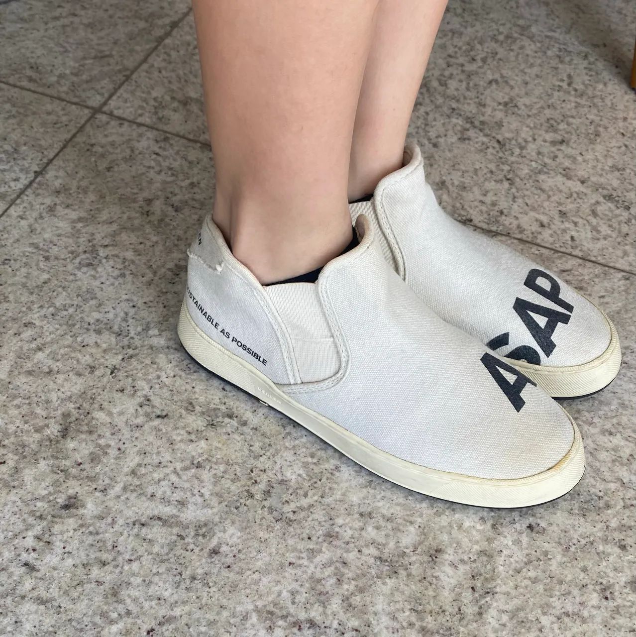 Tênis Osklen off white 35 feminino - Foto 3