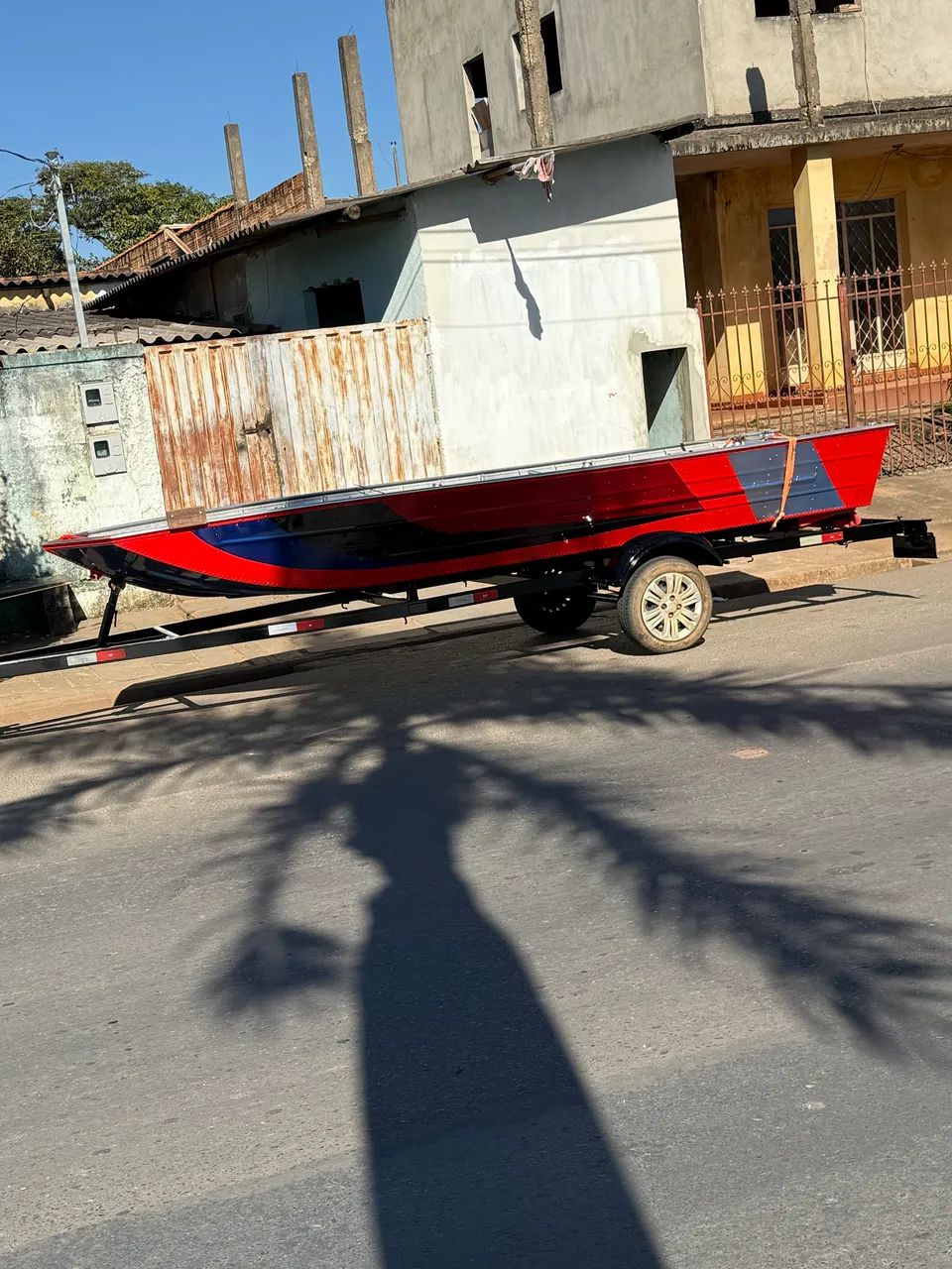 Vendo barco  de 5 metros motor de 15 HP Suzuki e carretinha - Foto 3
