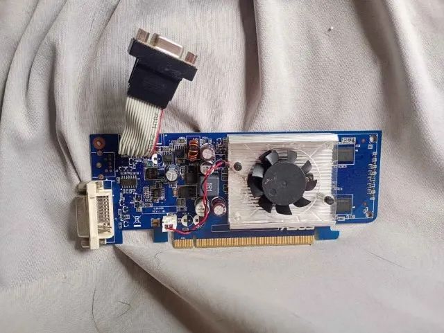 Placa de video GT8400 GS 500mb