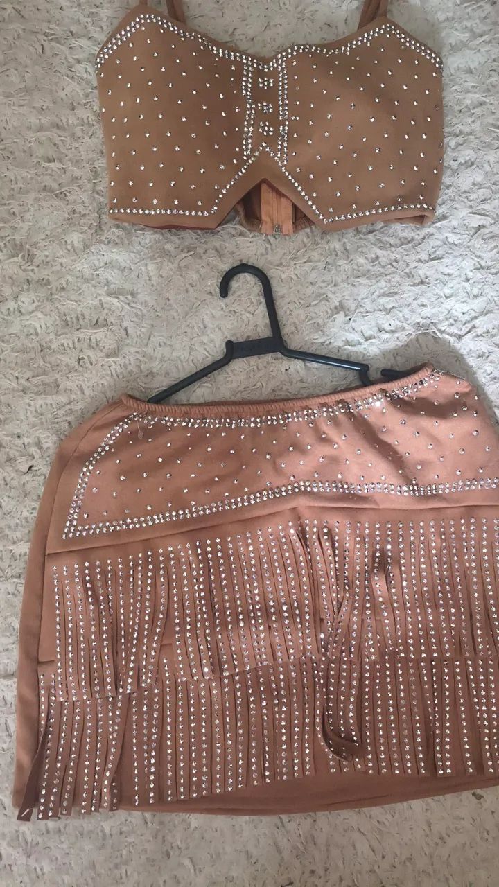 Conjunto cropped e saia feminino 