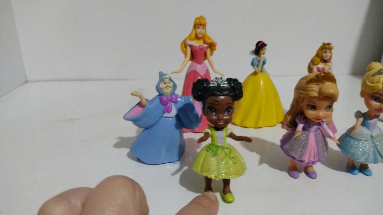 Lote de miniatura princesas da Disney  - Foto 3