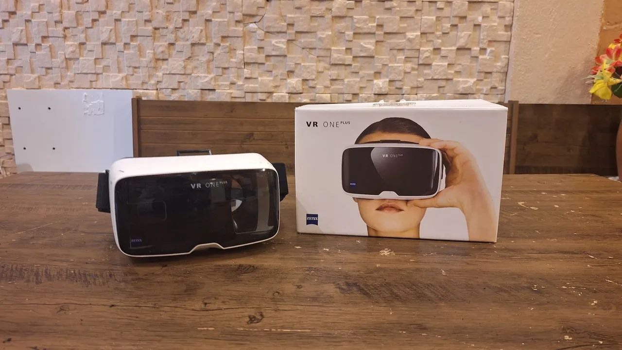 Óculos de Realidade Virtual Zeiss VR ONE Plus